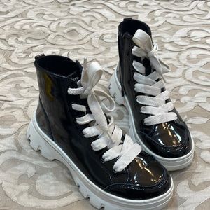 Skechers 7.5 in great condition